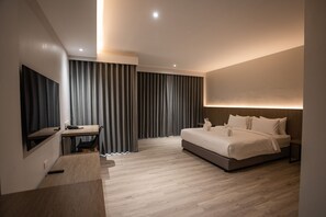 Premium bedding, individually decorated, individually furnished, desk