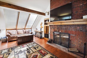 House, Multiple Beds (Sunrise Highlander L2) | Living area - Sunrise Highlander L2 (Killington)