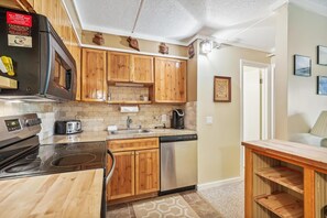 Condo, Multiple Beds (Whiffletree I1) | Private kitchen - Whiffletree I1 (Killington)