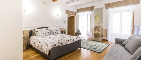 2 bedrooms, iron/ironing board, travel crib, free WiFi