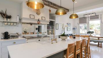 Cookware/dishes/utensils