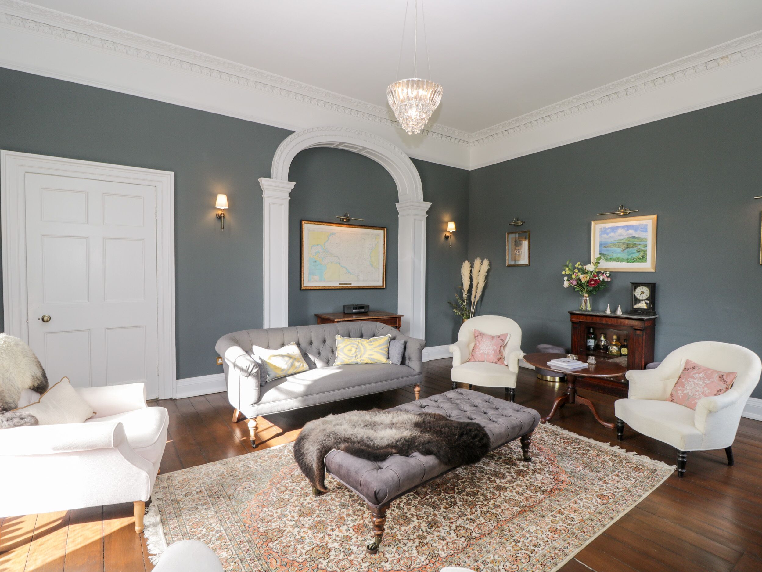 6 bedrooms, individually decorated, individually furnished