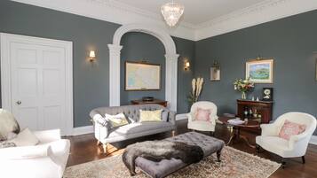 6 bedrooms, individually decorated, individually furnished
