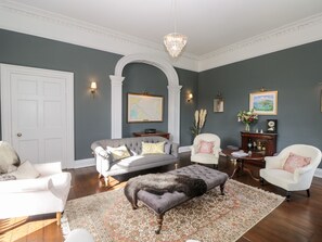 6 Schlafzimmer, individuell dekoriert, individuell eingerichtet