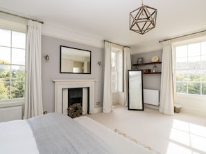 6 bedrooms, individually decorated, individually furnished