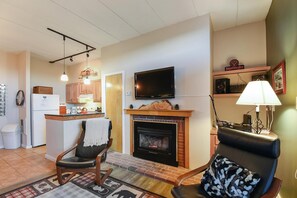 Condo, 1 Queen Bed with Sofa bed (Pinnacle A05) | Living area - Pinnacle A05 (Killington)