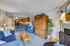 Condo, 1 Queen Bed with Sofa bed (Pico D305) | Living area - Pico D305 (Killington)