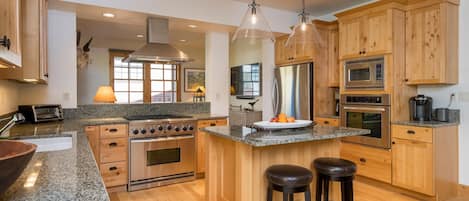 電子レンジ、オーブン、コンロ、食器洗い機