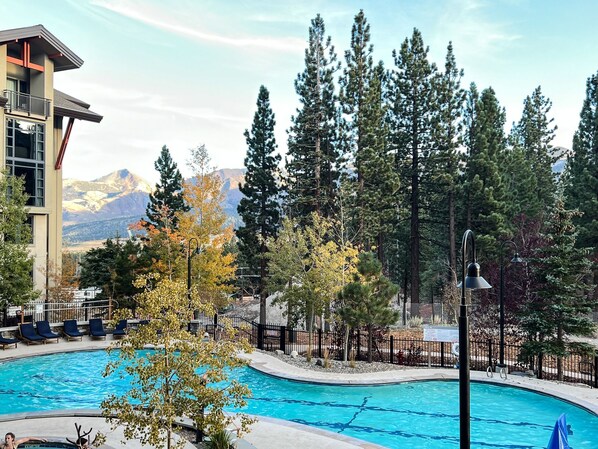 Condo, 2 habitaciones | Alberca | Alberca al aire libre y alberca climatizada