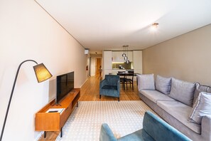 TV - Quite One-Bedroom Apart for 3 in Center (Oporto)