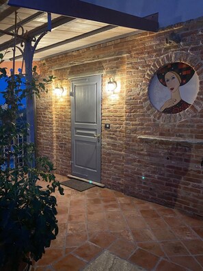 تفاصيل الفندق من الخارج