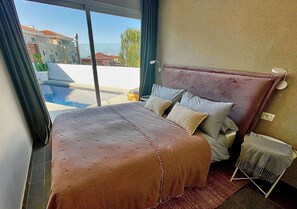 3 slaapkamers, een strijkplank/strijkijzer, internet