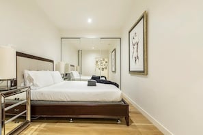 2 bedrooms, desk, iron/ironing board, WiFi