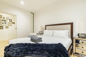 2 bedrooms, desk, iron/ironing board, WiFi