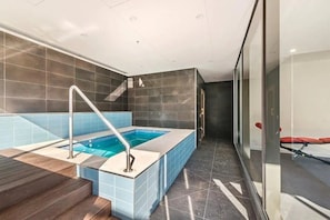 Indoor pool, a heated pool - "The Sophia" Milan meets New York in Melbourne (Cremorne)