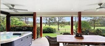 CASA BARNHILL - THE VINTAGE HOLIDAY HOUSES