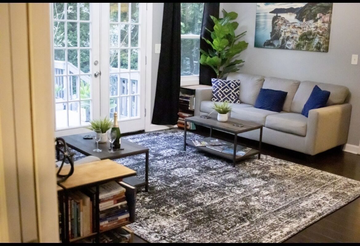 3 King, 2 Queen 2 Living Rooms