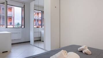 1 bedroom, iron/ironing board, internet, bed sheets