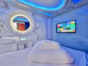 City Shared Dormitory, 1 Twin Bed, Accessible | Down comforters, in-room safe, laptop workspace, free WiFi - Atypicap Capsule Hostel (Puerto de la Cruz)