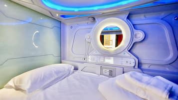 Dormitorio compartido City, 1 cama individual, accesible para personas con discapacidad | 1 dormitorio, edredones de plumas, caja fuerte