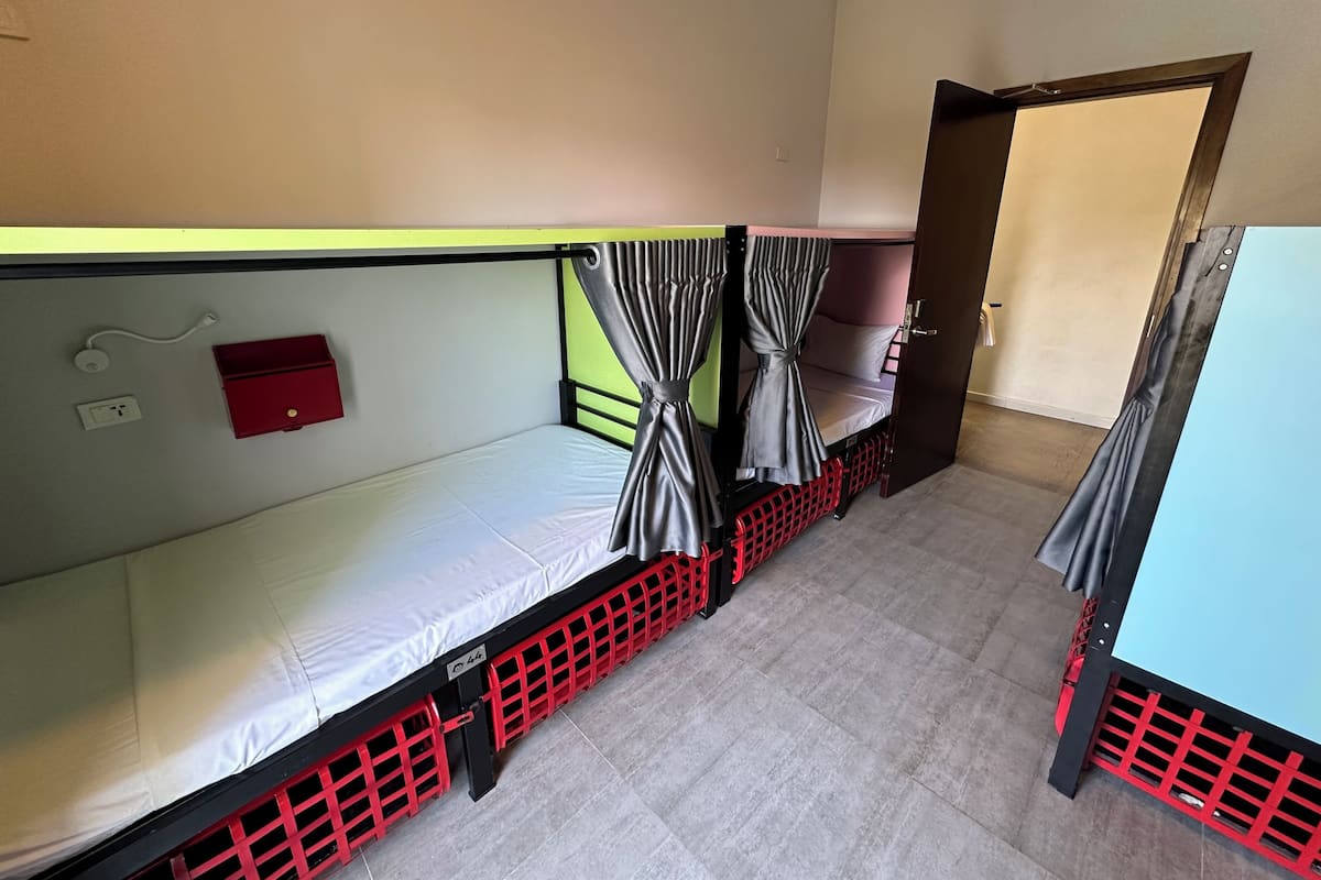 Superior 6 Bed Dorm + | Free WiFi, bed sheets