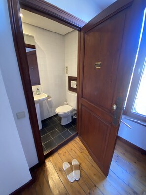 Suite Confort | Baño | Pantuflas 
