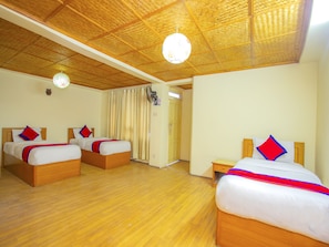 Desk, free WiFi, bed sheets - Sweet Home Hotel (Bhaktapur)