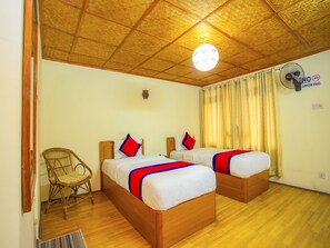 Desk, free WiFi, bed sheets - Sweet Home Hotel (Bhaktapur)