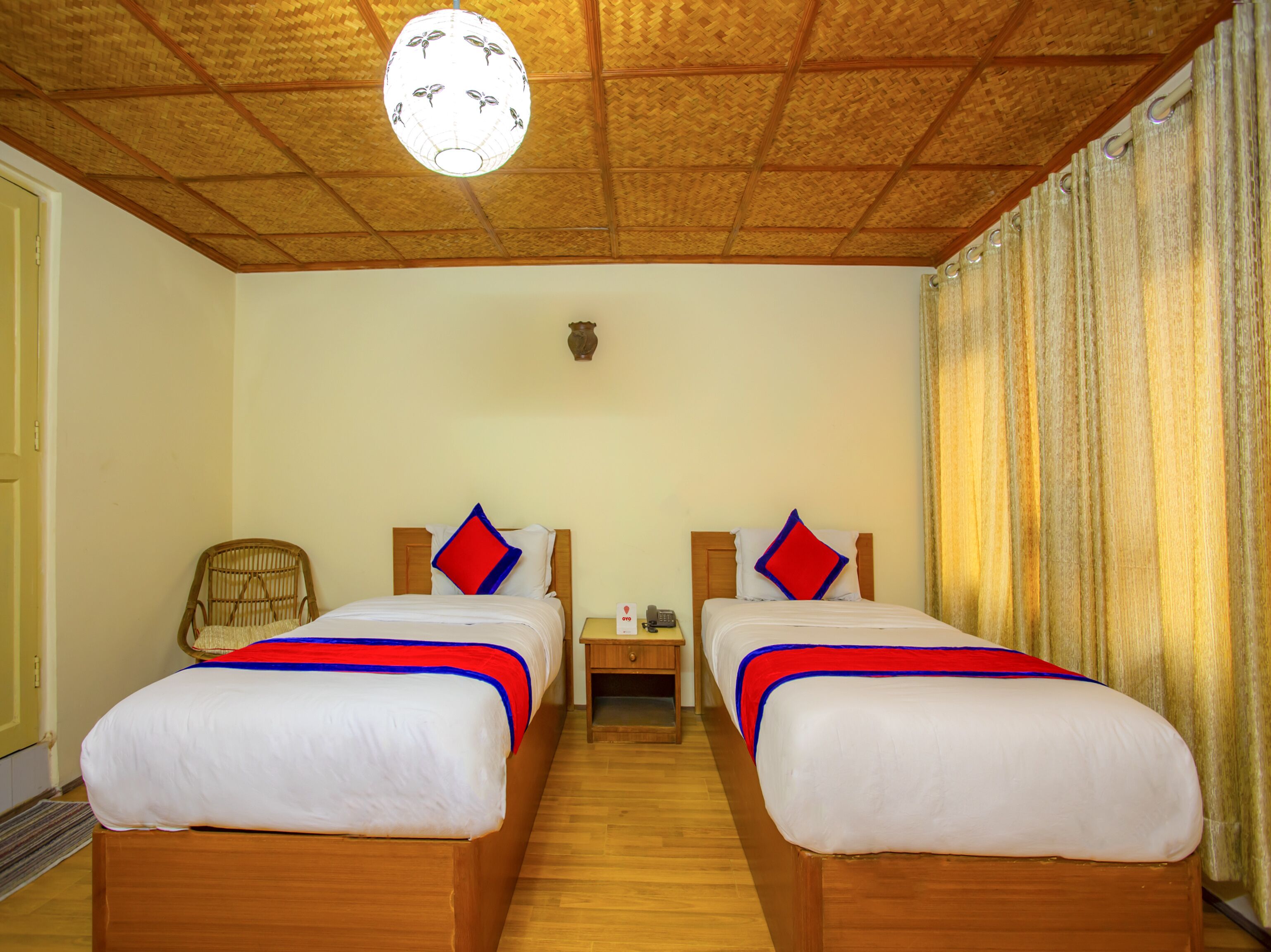 Desk, free WiFi, bed sheets