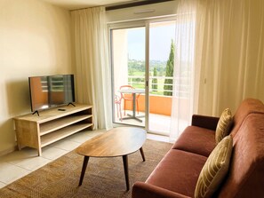 Appart Hotel Vue Golf | Terrace/patio - Hotel Golf Fontcaude (Juvignac)