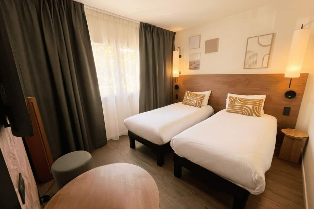 Standard Twin Room | Laptop workspace, soundproofing, free cribs/infant beds, free WiFi