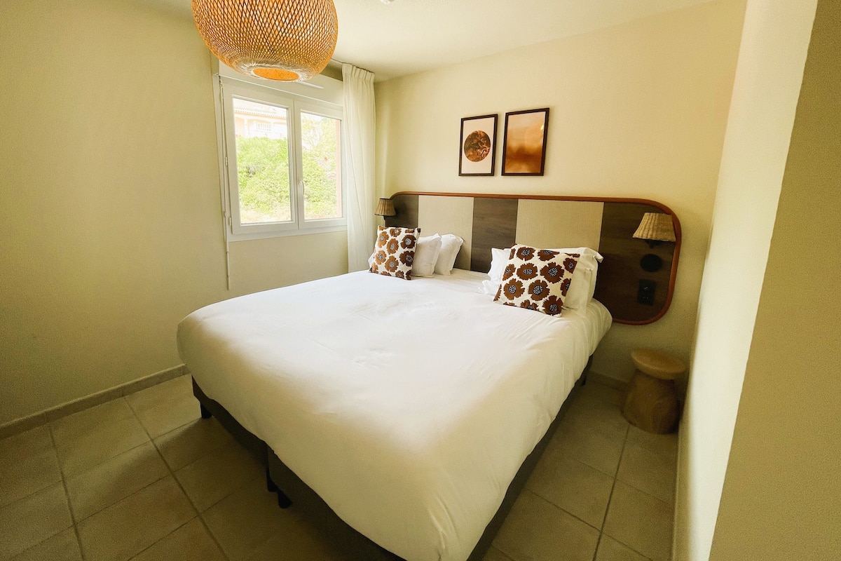 Appart Hotel Cote Garrigue | 1 bilik tidur, meja, ruang kerja komputer riba, kalis bunyi