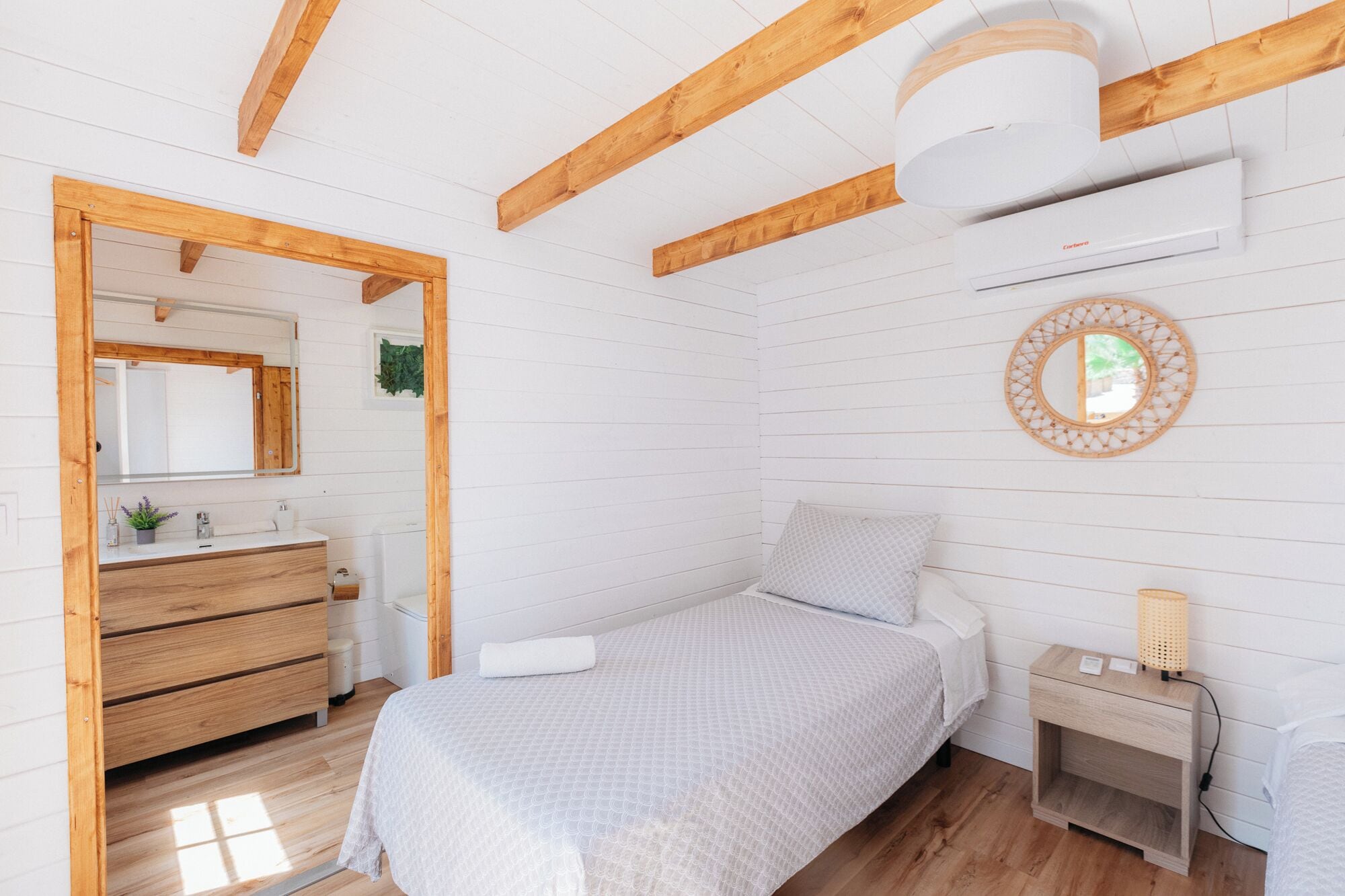 12 slaapkamers, een strijkplank/strijkijzer, wifi, beddengoed