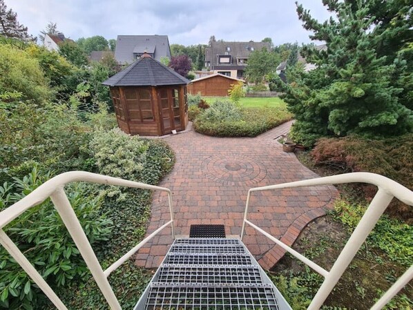 المنطقة المحيطة بالمنشأة