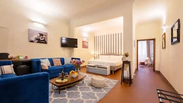 Suite Deluxe, 2 habitaciones, Aire acondicionado | Ropa de cama hipoalergénica, minibar, cortinas opacas