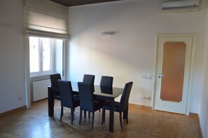 Dining - A WINDOW ON CASTEL SANT'ANGELO (Roma)