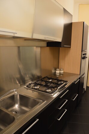 Kühlschrank, Mikrowelle, Geschirrspüler