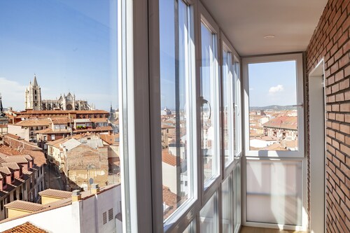 The View - Renovated apartment with views of the Cathedral - leonapartamentos