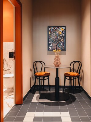Deluxe Apartment | In-room dining - WELTWIEN Apartments (Vienna)