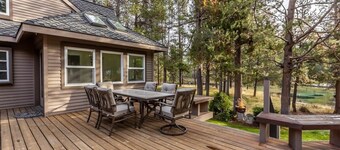 Spacious Mt. Bachelor Retreat w/ Hot Tub + Pets OK