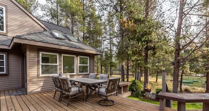 Spacious Mt. Bachelor Retreat w/ Hot Tub + Pets OK