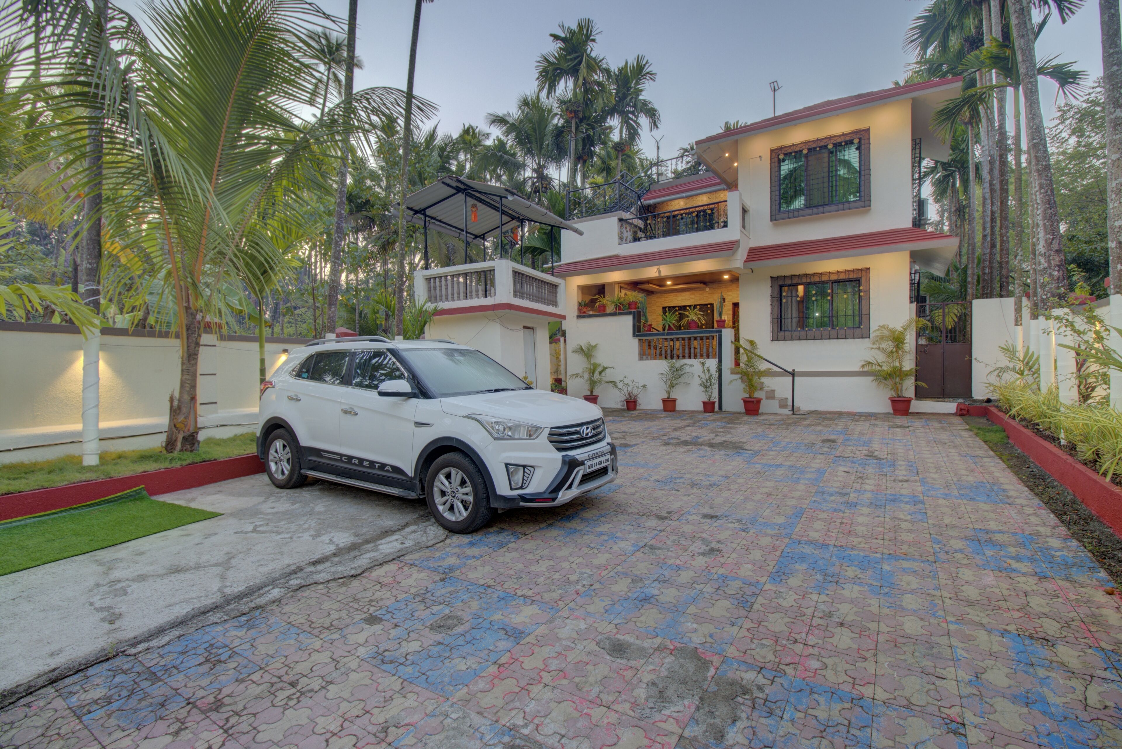 Mặt tiền nơi lưu trú - ban đêm