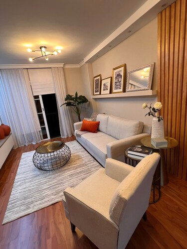 WELL LOCATED LUXURY APARTMENT