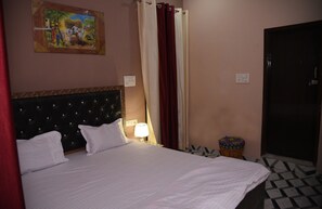 4 bedrooms, iron/ironing board, free WiFi