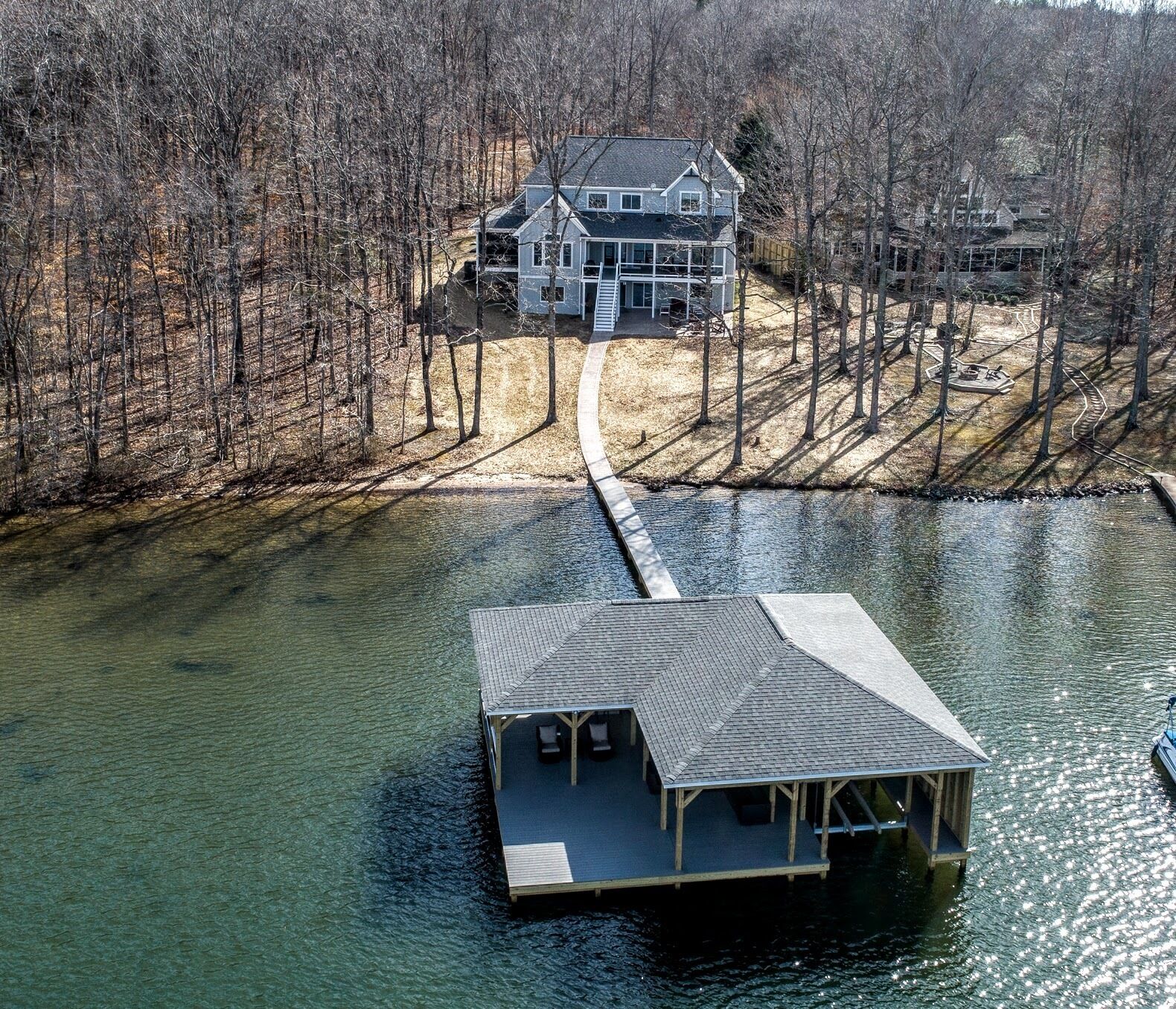 NEW 2023: Luxury LAKEFRONT 7Bdr/7.5Ba -Boathouse in Quiet Cove-Public Side