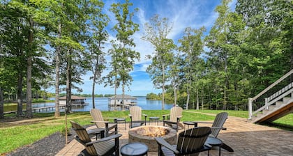 Luxury LAKEFRONT 7Bdr/7.5Ba -Huge Boathouse in Quiet Cove-Public Side-Stunning