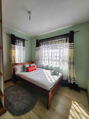 4 habitaciones, tabla de planchar con plancha y wifi gratis