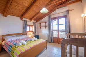 3 chambres, coffres-forts dans les chambres, fer et planche à repasser