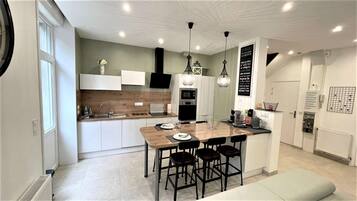 KĂŒhlschrank, Mikrowelle, Ofen, Herdplatte