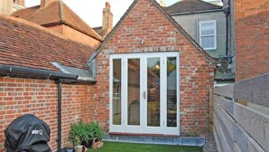 A brick house with a white door and a small lawn. - Beaufort House, Lymington Town Centre (Lymington)